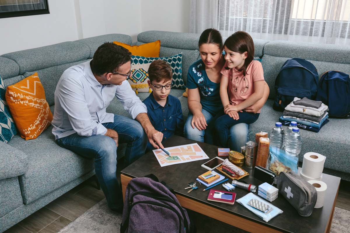 Nhc Monitoring: 3 Steps To Create A Family Emergency Plan For Tropical Storms - f7y6gw0